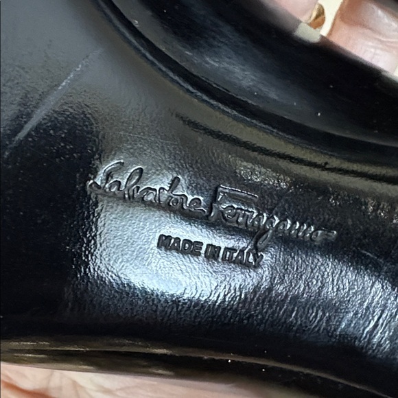 Salvatore Ferragamo Vara Bow Classic Leather Heels Pumps - Picture 11 of 12